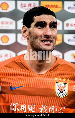 Belgische Fußballspieler Balazs Fellaini erhält ein Interview nach der ersten Runde gegen Peking Renhe F.C während der 2019 chinesischen Fußball Stockfoto