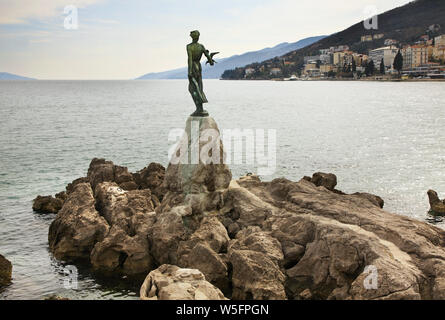 Mit Möwe in Opatija Maiden. Kroatien Stockfoto