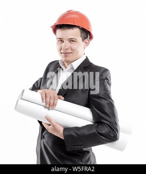 Junge Ingenieur mit Zeichnungen in orange Helm. isoliert auf weißem Stockfoto