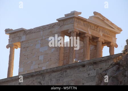 Athen, Griechenland - 20 Juli, 2019: Der Parthenon auf der Akropolis von Athen, von der UNESCO zum Weltkulturerbe Stockfoto
