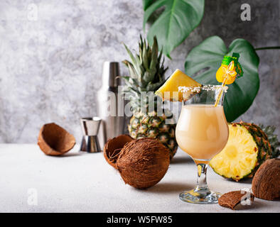 Pina Colada. Traditionelle karibische Cocktail Stockfoto