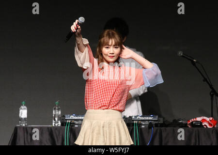 Japanische Sängerin und Songwriterin Maco führt während der 'Besten Liebe MACO TOUR 2019 in Asien' Konzert am 1875-79 Atelier in Taipei, Taiwan, 16. März 2019. Stockfoto