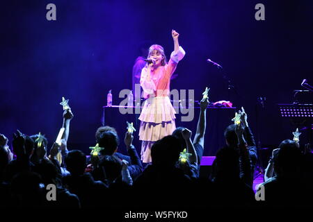 Japanische Sängerin und Songwriterin Maco führt während der 'Besten Liebe MACO TOUR 2019 in Asien' Konzert am 1875-79 Atelier in Taipei, Taiwan, 16. März 2019. Stockfoto