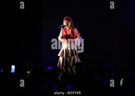 Japanische Sängerin und Songwriterin Maco führt während der 'Besten Liebe MACO TOUR 2019 in Asien' Konzert am 1875-79 Atelier in Taipei, Taiwan, 16. März 2019. Stockfoto