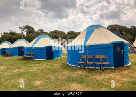 Große high end glamping Zelte, an einer im Festival de Stockfoto