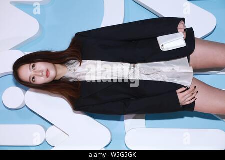 Die amerikanische Sängerin und Schauspielerin Krystal Jung, professionell, bekannt als Krystal, der Koreanischen Mädchen Gruppe f (x), besucht eine Werbeveranstaltung für Miu Miu in Stockfoto