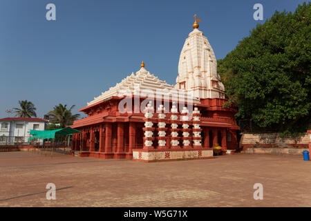 Ganesha Tempel in Ganapatipule Strand, Ratnagiri, Maharashtra, Indien. Stockfoto