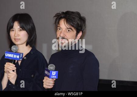 Spanische Drehbuchautor und Regisseur Oriol Paulo besucht eine Road Show für neuen Film 'Mirage' in Shanghai, China, 23. März 2019. Stockfoto
