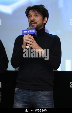 Spanische Drehbuchautor und Regisseur Oriol Paulo besucht eine Road Show für neuen Film 'Mirage' in Shanghai, China, 23. März 2019. Stockfoto