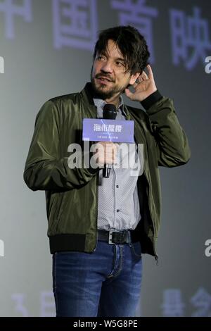 Spanische Drehbuchautor und Regisseur Oriol Paulo besucht die Premiere für neuen Film 'Mirage' in Peking, China, 24. März 2019. Stockfoto