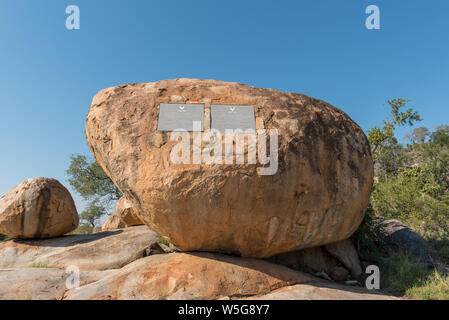 Krüger National Park, Südafrika - Mai 6, 2019: eine Ansicht von der Krüger Tabletten, zum Gedenken an die Gründung der Kruger Park 1898 Stockfoto