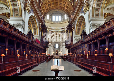 Schuß in die St Paul's Kathedrale im Sommer 2019 Stockfoto