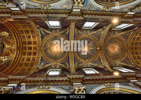 Schuß in die St Paul's Kathedrale im Sommer 2019 Stockfoto