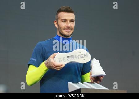 Englische Fußball-Star David Beckham besucht die Einführungsveranstaltung für neue Produkte von adidas Originals x David Beckham in der Stadt Guangzhou, Südchina Gua Stockfoto