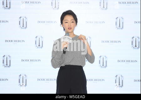 Chinesische Schauspielerin Zhou Dongyu besucht eine Mode-event in Peking, China, 28. März 2019. Stockfoto