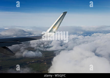 Blick von Passagierflugzeugen zu Land in Tenerife, Spanien Stockfoto