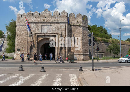 NIS, Serbien - Juni 15, 2019: Außenansicht der Stambol (Istanbul) Gate bei Festung und in der Stadt Nis, Serbien Stockfoto