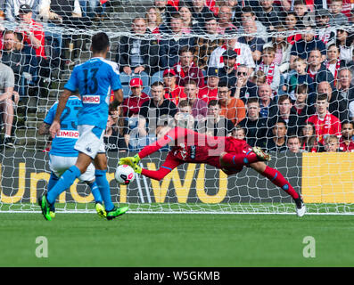 EDINBURGH, Schottland - Juli 28: Große Speichern von Napoli Torwart, Alex Meret, während der Vor Saisonbeginn Freundschaftsspiel zwischen dem FC Liverpool und SSC Napoli bei Murrayfield am 28. Juli 2019 in Edinburgh, Schottland. (Foto von MB Media) Stockfoto