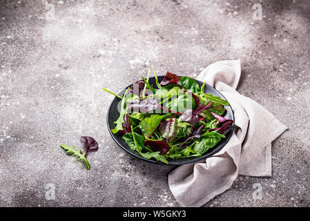 Mischung aus grünem Salat Blätter Stockfoto