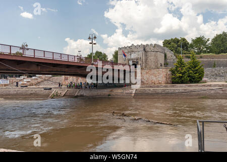 NIS, Serbien - Juni 15, 2019: Außenansicht der Stambol (Istanbul) Gate bei Festung und in der Stadt Nis, Serbien Stockfoto