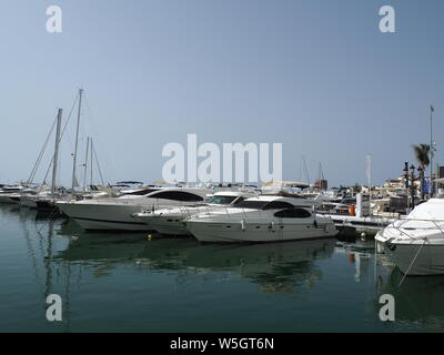 Blick auf den Hafen, Puerto Banus, Marbella, Costa del Sol, Provinz Malaga, Andalusien, Spanien, Westeuropa Stockfoto