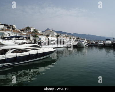 Blick auf den Hafen, Puerto Banus, Marbella, Costa del Sol, Provinz Malaga, Andalusien, Spanien, Westeuropa Stockfoto