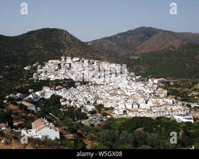 Die typischen weißen Bergdorf Ojen, Provinz Malaga, Andalusien, Spanien, Europa Stockfoto