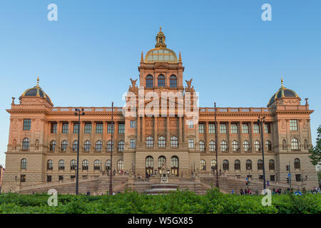 Das Nationalmuseum (Narodni Muzeum) in der neuen Stadt Bezirk vom Wenzelsplatz, Prag, Böhmen, Tschechien gesehen Stockfoto