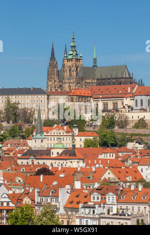 St. Veits Dom, die Prager Burg und Kleinseite vom Ufer des Vltava Flusses, UNESCO, Prag, Böhmen, Tschechien Stockfoto