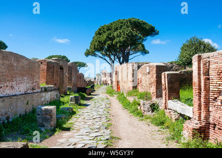 Decumanus Maximus, archäologische Stätte Ostia Antica, Ostia, der Provinz von Rom, Latium, Italien, Europa Stockfoto