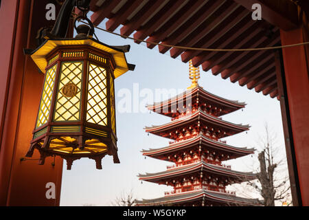 Senso-ji Tempel, einer alten buddhistischen Tempel im Stadtteil Asakusa, Tokyo, Japan, Asien Stockfoto