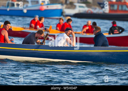 Der Staub Warenkorb Trophy - Scilly-inseln ist Freitag Männer Gig Boat Race Stockfoto