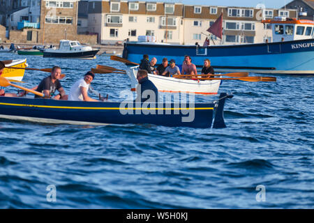 Der Staub Warenkorb Trophy - Scilly-inseln ist Freitag Männer Gig Boat Race Stockfoto