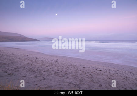 Sonnenaufgang am Traigh Eais, Barra, Äußere Hebriden, Schottland, Großbritannien, Europa Stockfoto