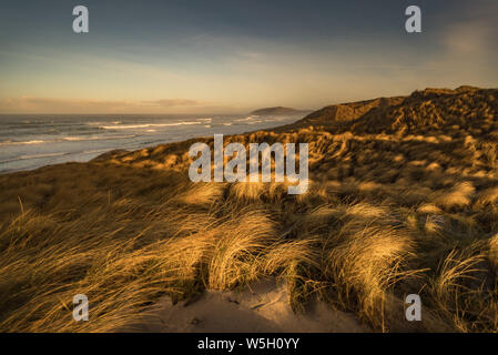 Sonnenaufgang am Traigh Eais, Blick nach Norden, Barra, Äußere Hebriden, Schottland, Großbritannien, Europa Stockfoto