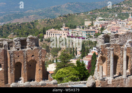 Blick über die Stadt vom Griechischen Theater, Taormina, Messina, Sizilien, Italien, Mittelmeer, Europa Stockfoto