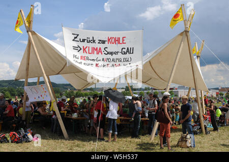 Schweiz: Über 20'000 Völker der anti Atomkraft Demonstration in Atomic Switzerlands 'Tal' trat am 22. Mai 2011 Stockfoto