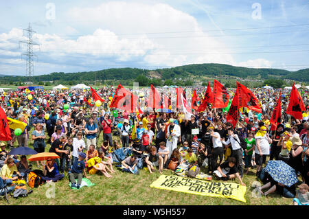 Über 20'000 Menschen trat der anti Atomkraft Demonstration in Atomic Switzerlands 'Tal' am 22. Mai 2011 Stockfoto