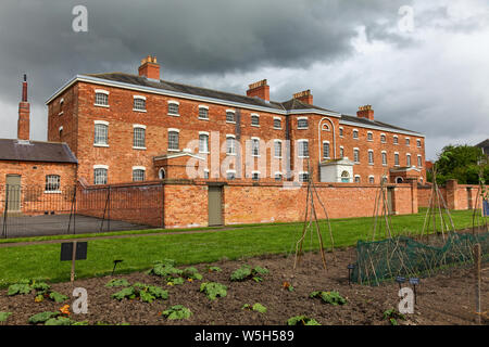 Der Gemüsegarten vor der Fassade der Southwell Workhouse, Southwell, Nottinghamshire, England, Großbritannien Stockfoto