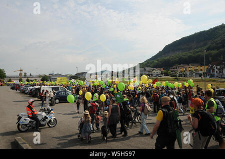 Schweiz: Über 20'000 Völker der anti Atomkraft Demonstration in Atomic Switzerlands 'Tal' trat am 22. Mai 2011 Stockfoto