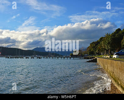 Landesinneren Bay & Bootsanleger Panorama im Winter, am späten Nachmittag, Marlborough Sounds, Neuseeland Stockfoto