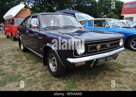 Ein Morris Marina Coupé TC bis auf Anzeige an der Riviera Classic Car Show, Torquay, Devon, England geparkt. UK. Stockfoto