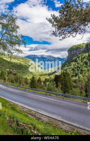 Norwegen, atemberaubende Landschaft von Norwegen Bergen und Hügeln Stockfoto