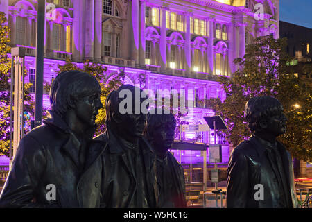 Die Beatles statue am Pier Head, Liverpool, gespendet, um die Stadt von den Cavern Club, von Andrew Edwards geformt. 4. Dezember 2015 vorgestellt. Stockfoto