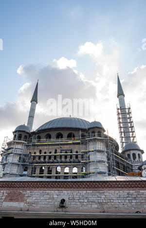 Anzeigen von Taksim Moschee Bau Bau, der in Taksin Square in Beyoglu, Istanbul, Türkei Stockfoto