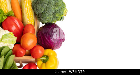 Gruppe Gemüse isoliert. Tomaten und Paprika mit anderen Haufen auf dem weißen Hintergrund. Stockfoto