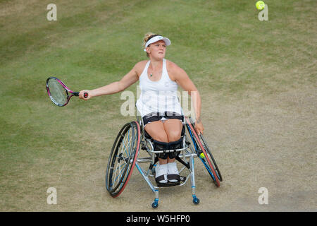 Jordanne Whiley von GB spielen Rollstuhl Tennis an den Meisterschaften, Wimbledon 2019 Stockfoto