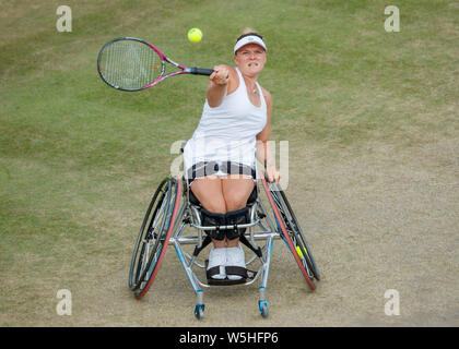 Jordanne Whiley von GB spielen Rollstuhl Tennis an den Meisterschaften, Wimbledon 2019 Stockfoto