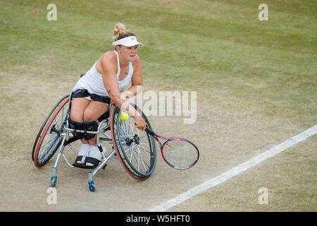 Jordanne Whiley von GB spielen Rollstuhl Tennis an den Meisterschaften, Wimbledon 2019 Stockfoto