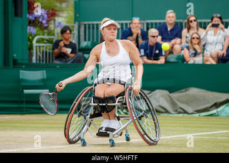 Jordanne Whiley von GB spielen Rollstuhl Tennis an den Meisterschaften, Wimbledon 2019 Stockfoto